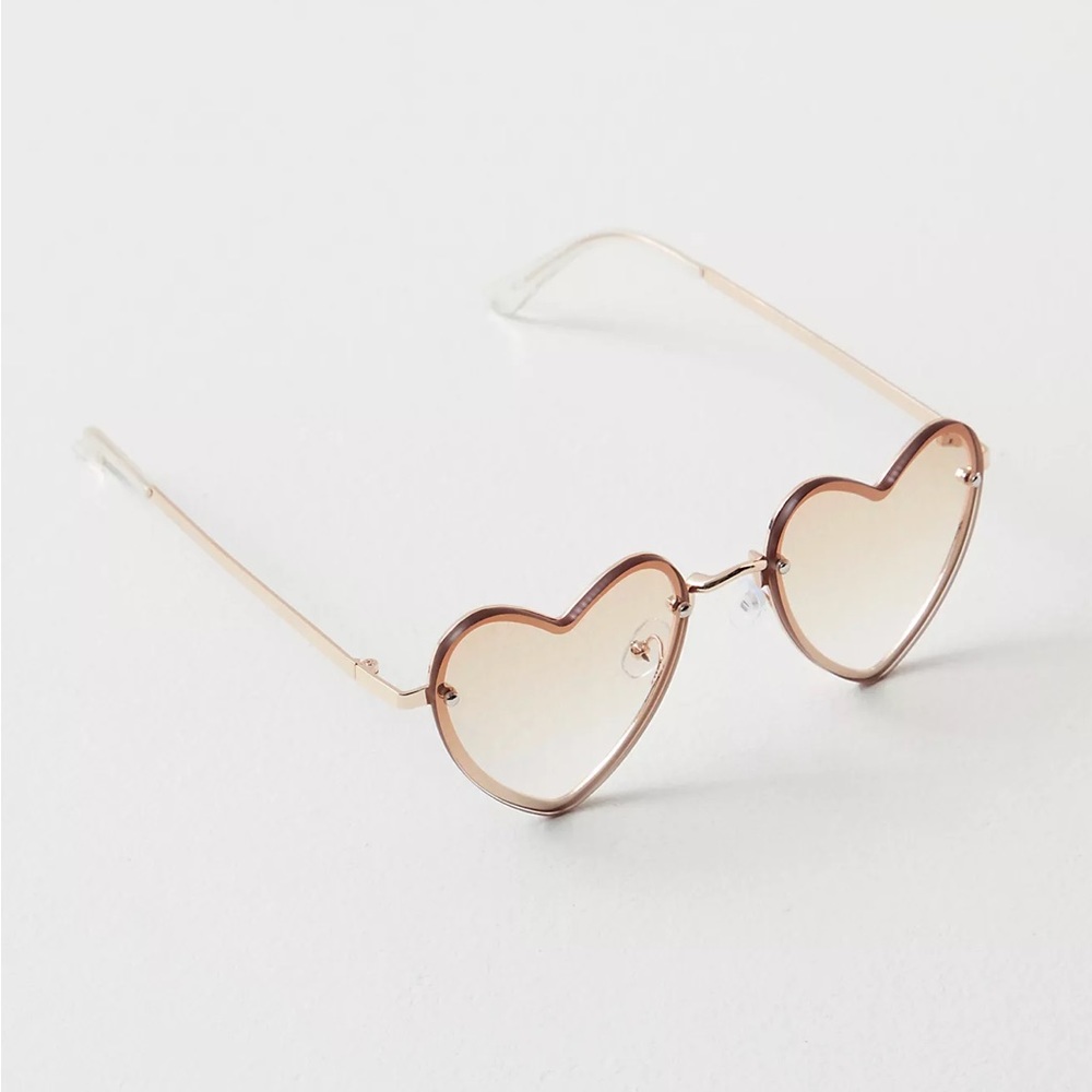 NWT Heart Eyes Sunglasses - Picture 3 of 5